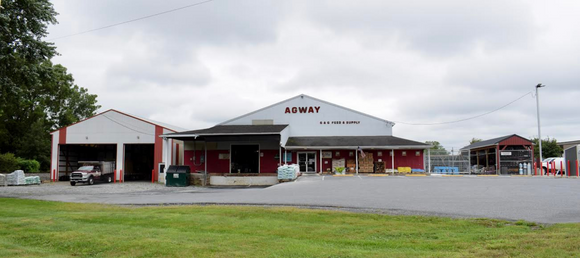 g&g feed & supply storefront